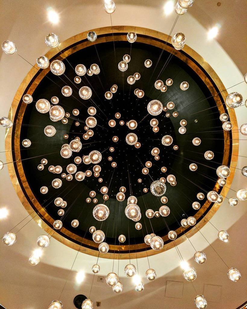 kytheriaphotos's tweet image. &quot;I&apos;m gonna swing from the chandelier.&quot; #glaadawards #hilton