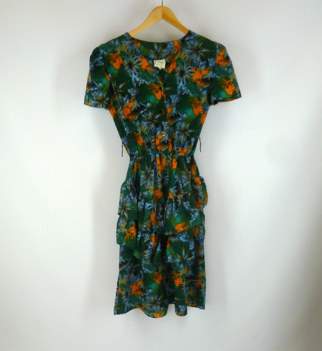 BRVintage's tweet image. 1970s Crazy Print Dress, Atomic Print Tiered Dress, Bold Colors… etsy.me/1I4Gogj #VintageDresses #CrazyPrint