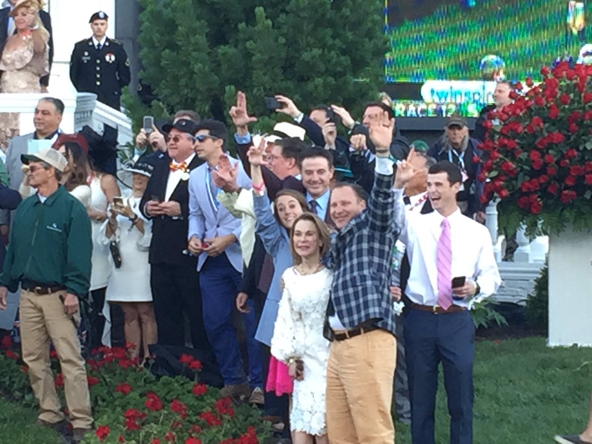 howielindsey's tweet photo. Rick Pitino and family in the Winner's Circle... #L1C4 https://t.co/2GX1gCSEnM
