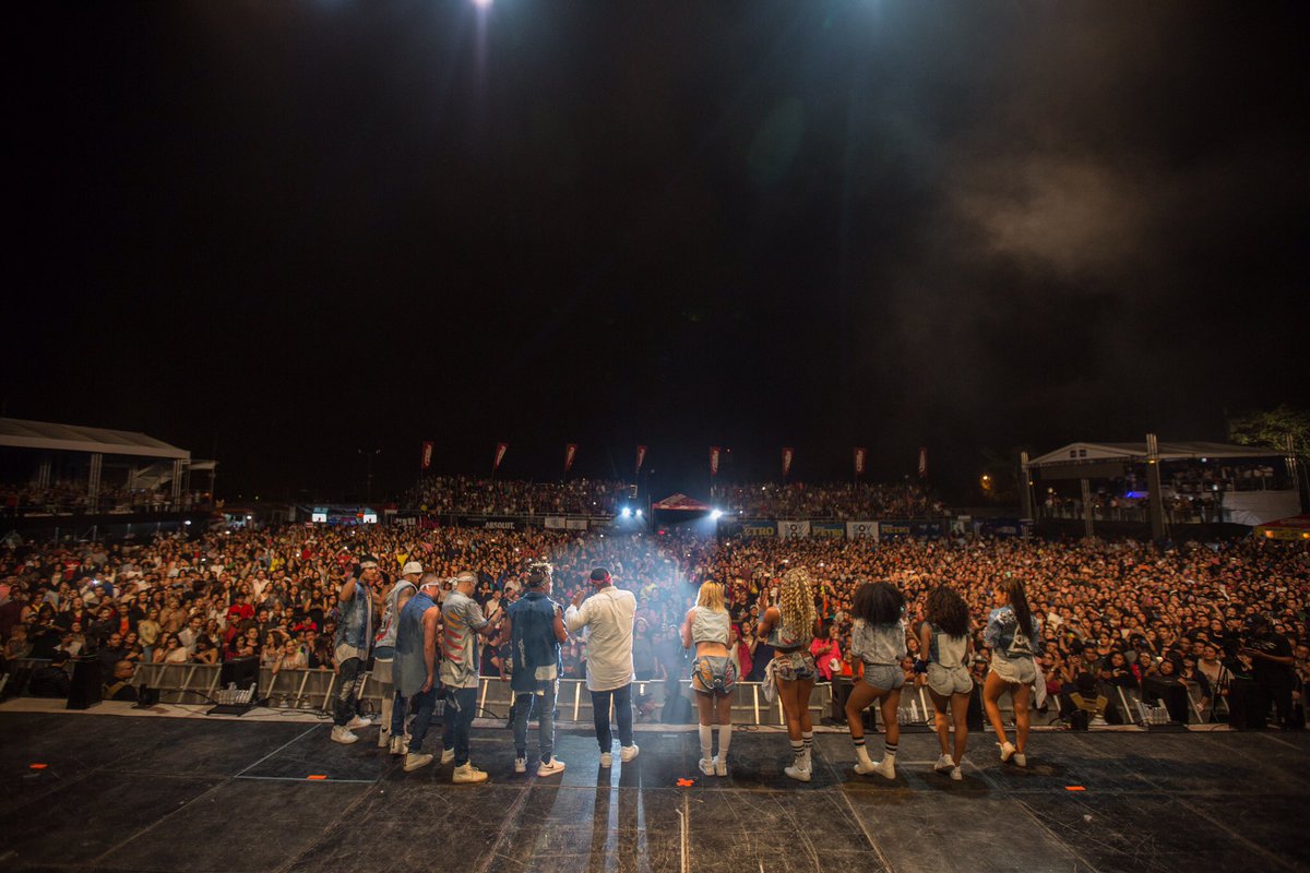 daddy_yankee's tweet photo. Gracias #Guatemala por el respaldo. Me viví el show a otro nivel! 🇬🇹 https://t.co/7vkONvRjus