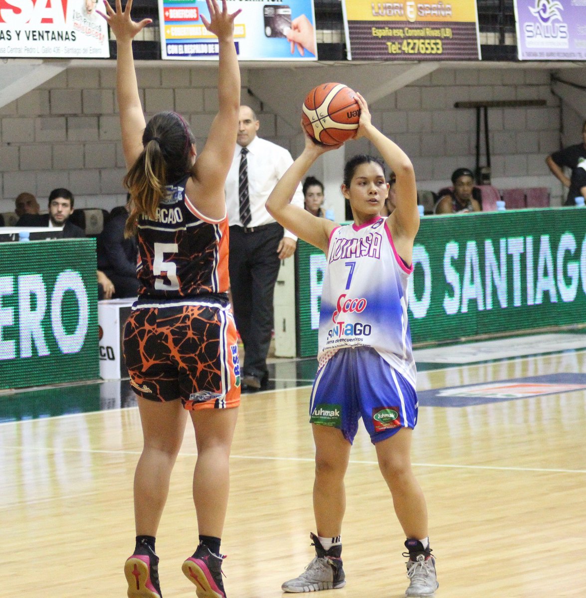 AAQuimsa's tweet photo. AQUÍ nuestras LEONAS !!! ESTO SOMOS !!! #Quimsa venció por 74/61 a #CCOLB ganó el primer clásico histórico en básquetbol femenino #LFB https://t.co/1P6Vbx1ZWl