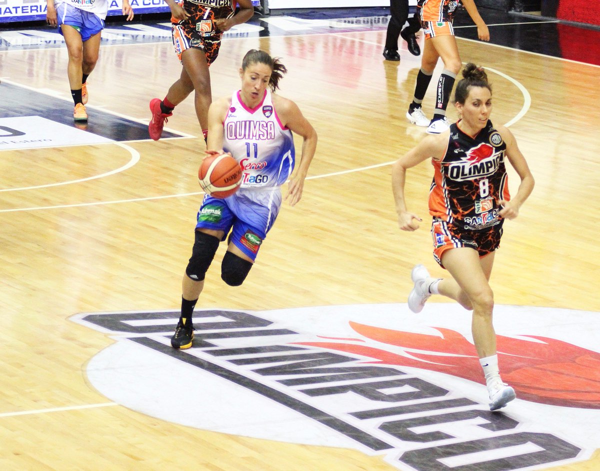 AAQuimsa's tweet photo. AQUÍ nuestras LEONAS !!! ESTO SOMOS !!! #Quimsa venció por 74/61 a #CCOLB ganó el primer clásico histórico en básquetbol femenino #LFB https://t.co/MVI8MPLJWC