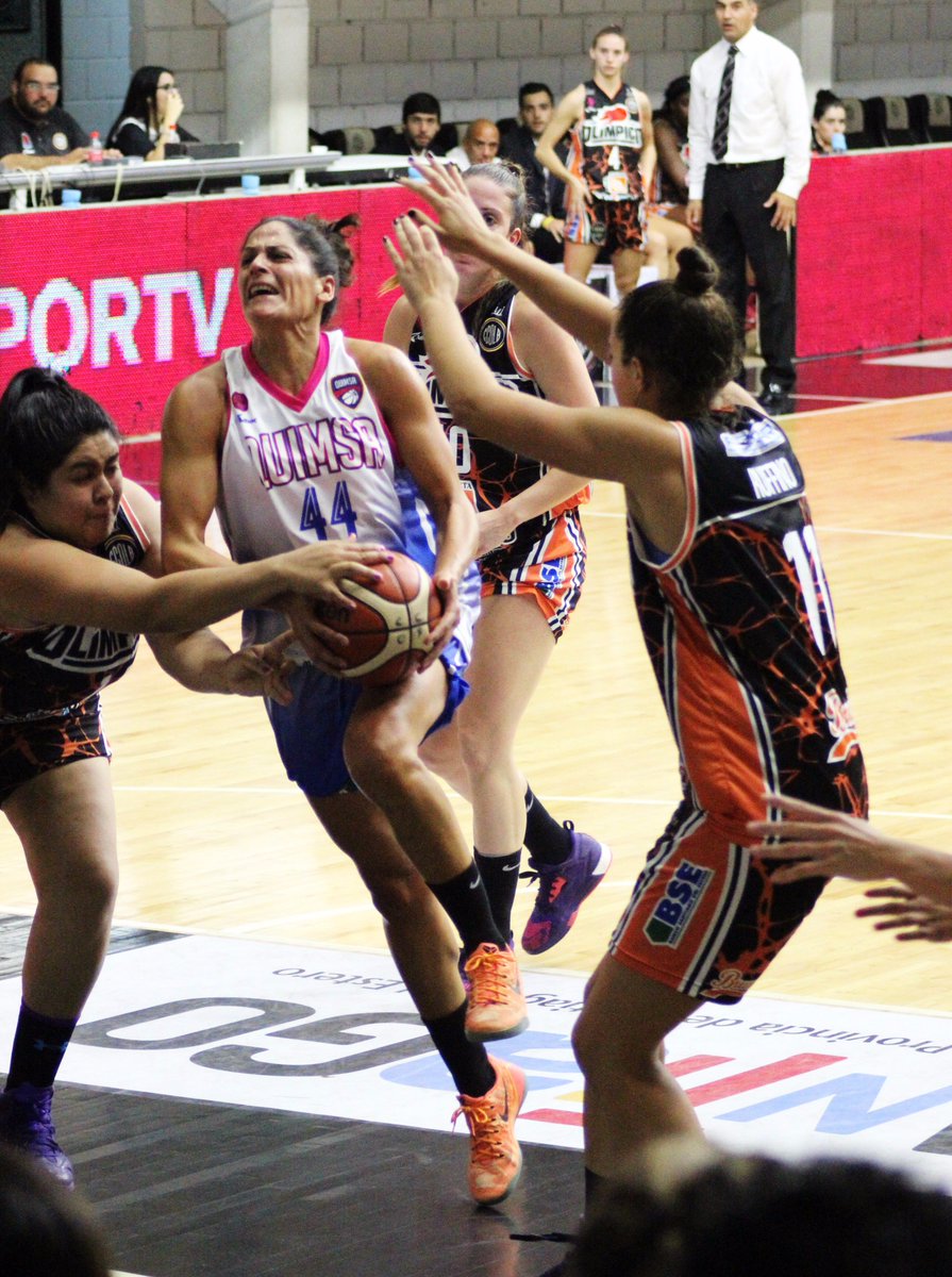 AAQuimsa's tweet photo. AQUÍ nuestras LEONAS !!! ESTO SOMOS !!! #Quimsa venció por 74/61 a #CCOLB ganó el primer clásico histórico en básquetbol femenino #LFB https://t.co/MVI8MPLJWC