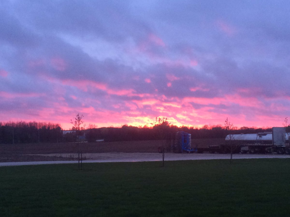 theFarmWifeLife's tweet photo. End of the rain? #fingerscrossed https://t.co/29G4rLYhDf