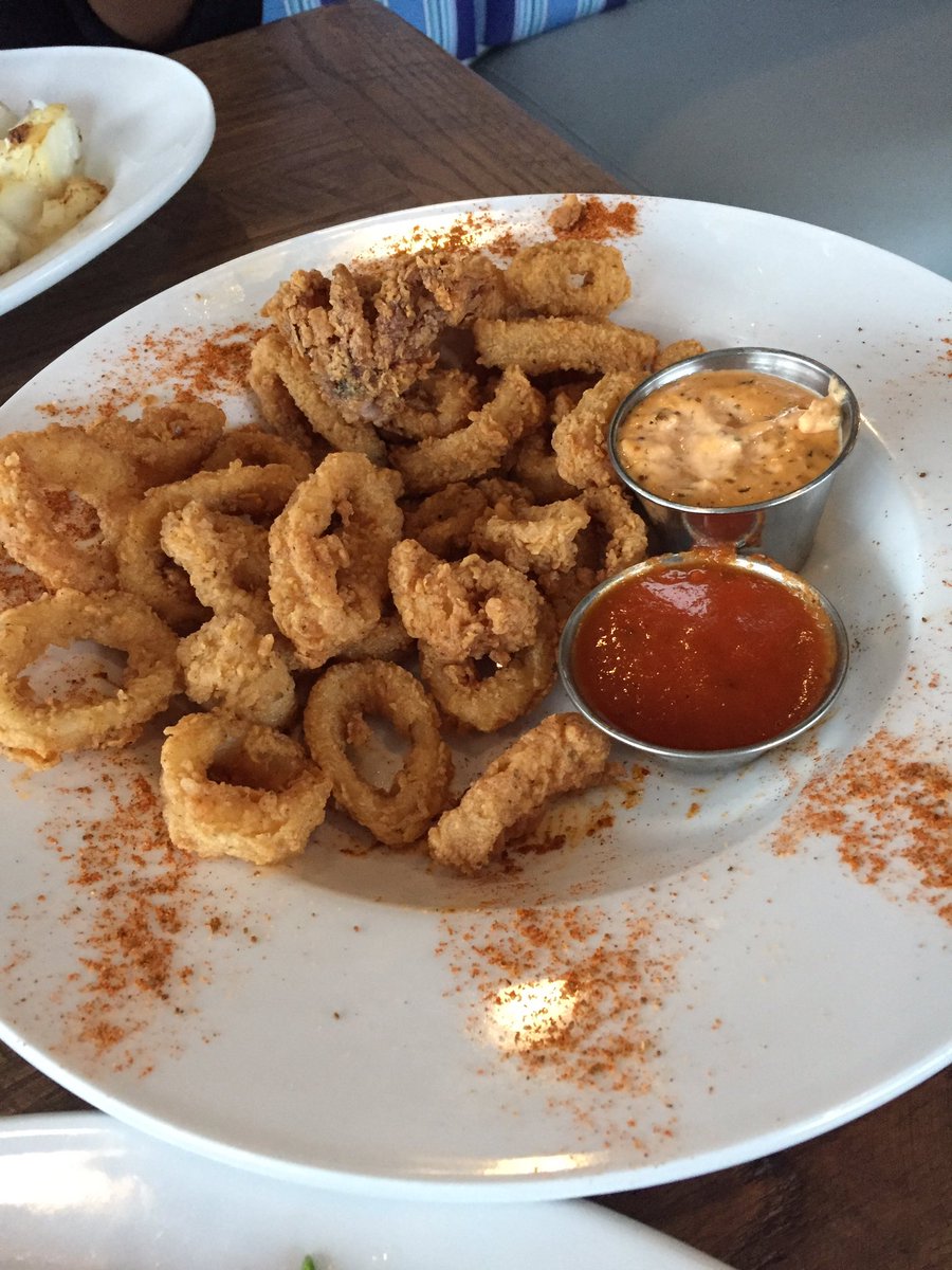 FoodDLite's tweet photo. The calamari was the perfect choice! Light, fried to perfection and flavorful with each bite!#HudsonCoastalGrille #seafood https://t.co/tEXLWQrDdb