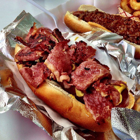 TmsdlFoodsCorp's tweet photo. #oilersnation Hot Dogs! Before, during and after the game. Few steps away from #RogersPlace #Tailgate #YEG #LetsGoOilers #Playoffs https://t.co/zUDj1jhhtA