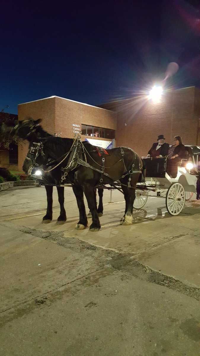 jeffwest1999's tweet photo. More rides...they love it! 
#JayProm2017 https://t.co/S5nPORqPKa