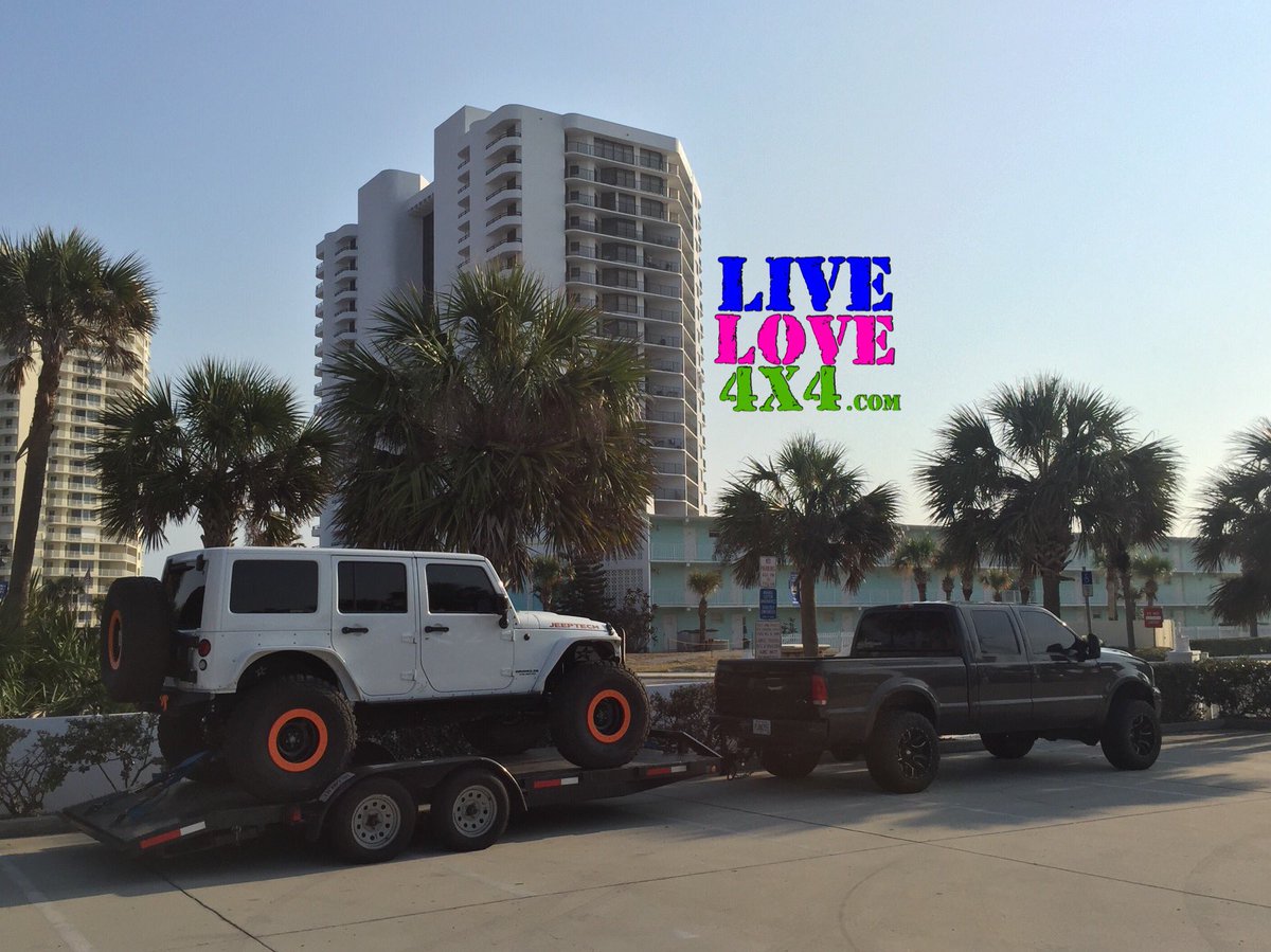 LiveLoveJeep's tweet photo. #JeepBeach2017 on the way #jeep https://t.co/Pdy5c2IB7Y