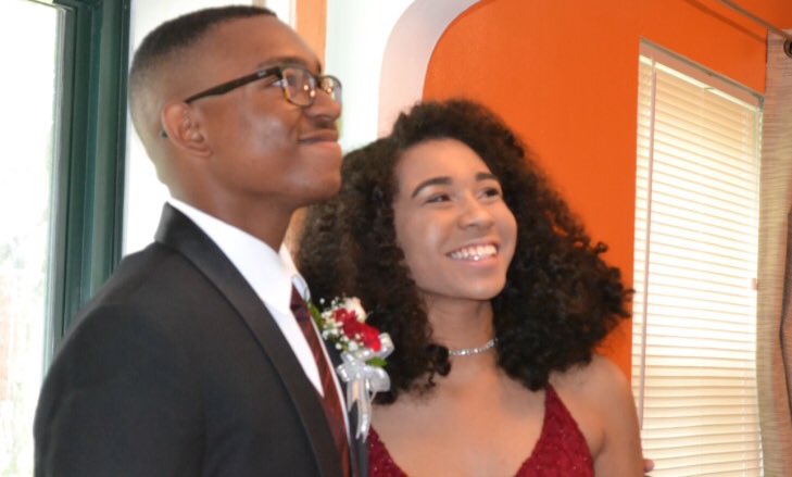 guurlaaaa's tweet photo. #prom2k17 https://t.co/haX8BV6MI3