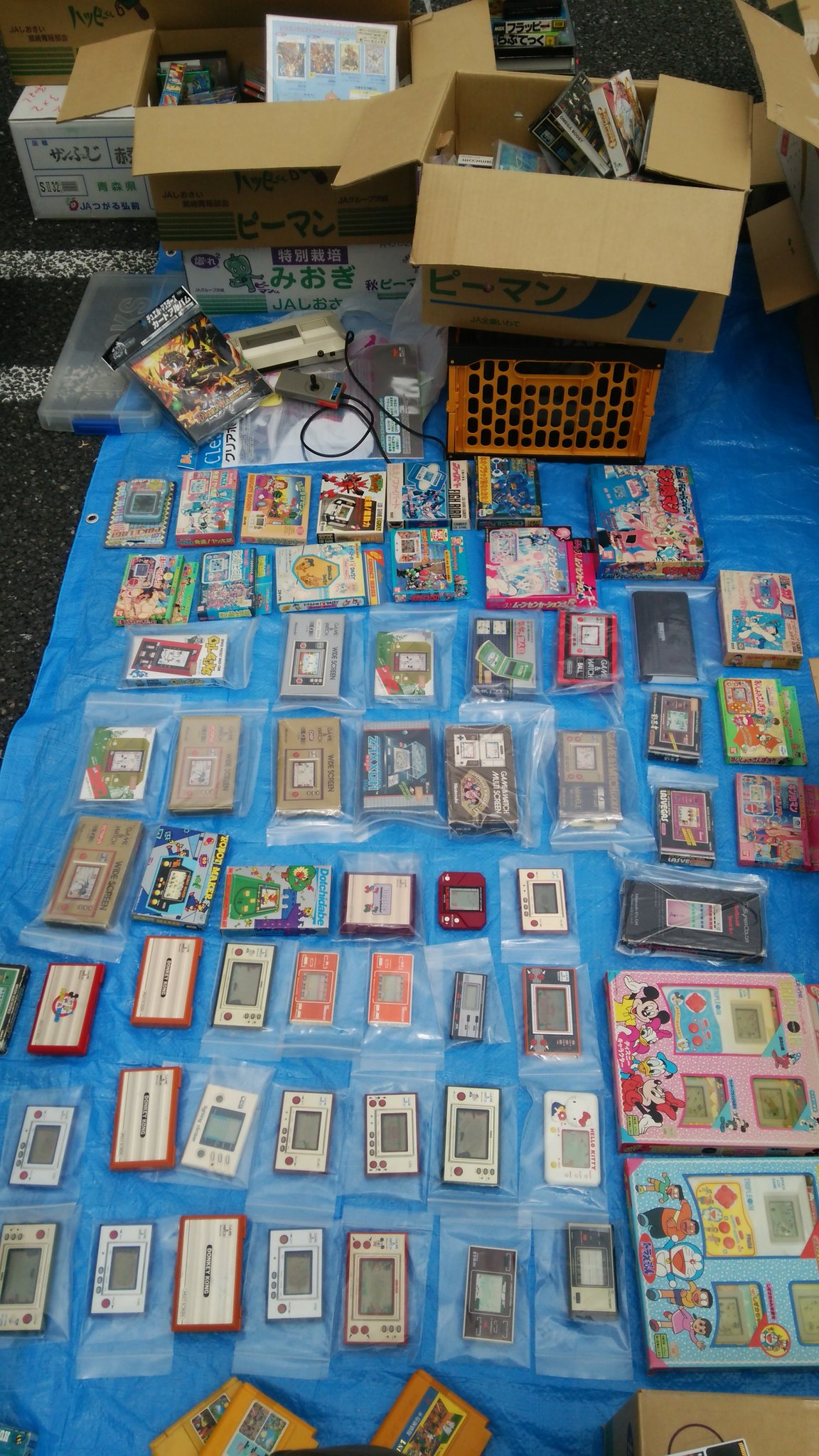 トヴｨ 船橋競馬場フリマでlsiゲーム並べて見ました W 晴れて来たんで片付けます ｰ B 船橋競馬場フリーマーケット レトロゲーム ゲームウオッチ ゲームウォッチ T Co Glqyrkcbso Twitter