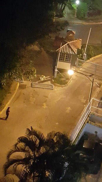 MariaCorinaYA's tweet photo. Ahora: 200 civiles detenidos en Core 2 #Carabobo,ataque d GN en LosNuevosTeques #Miranda, arremetida en El Ujano #Lara Son los #DíasFinales https://t.co/onlp9p8EnU