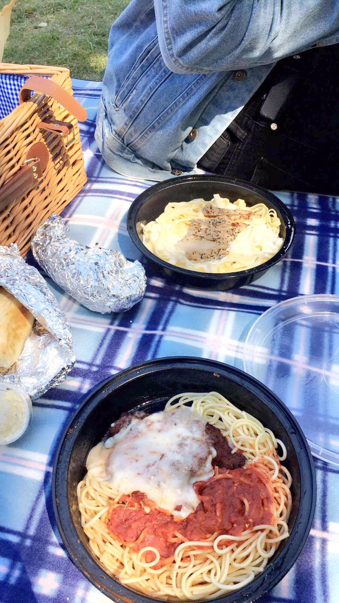 Sensati0nal_'s tweet photo. BF appreciation tweet💜 planned a surprise picnic for me 😍😍😍#blessedwith the BEST https://t.co/QrmfxzGrwM