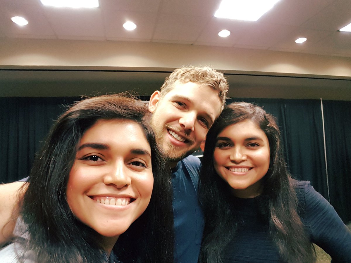 Vicky_arr's tweet photo. A pleasure meeting you @maxthieriot , you're amazing! my sister @matti_pa &amp; I hope you have the chance to visit Guanajuato :) @txfrightmare https://t.co/6pCLT4GY7w