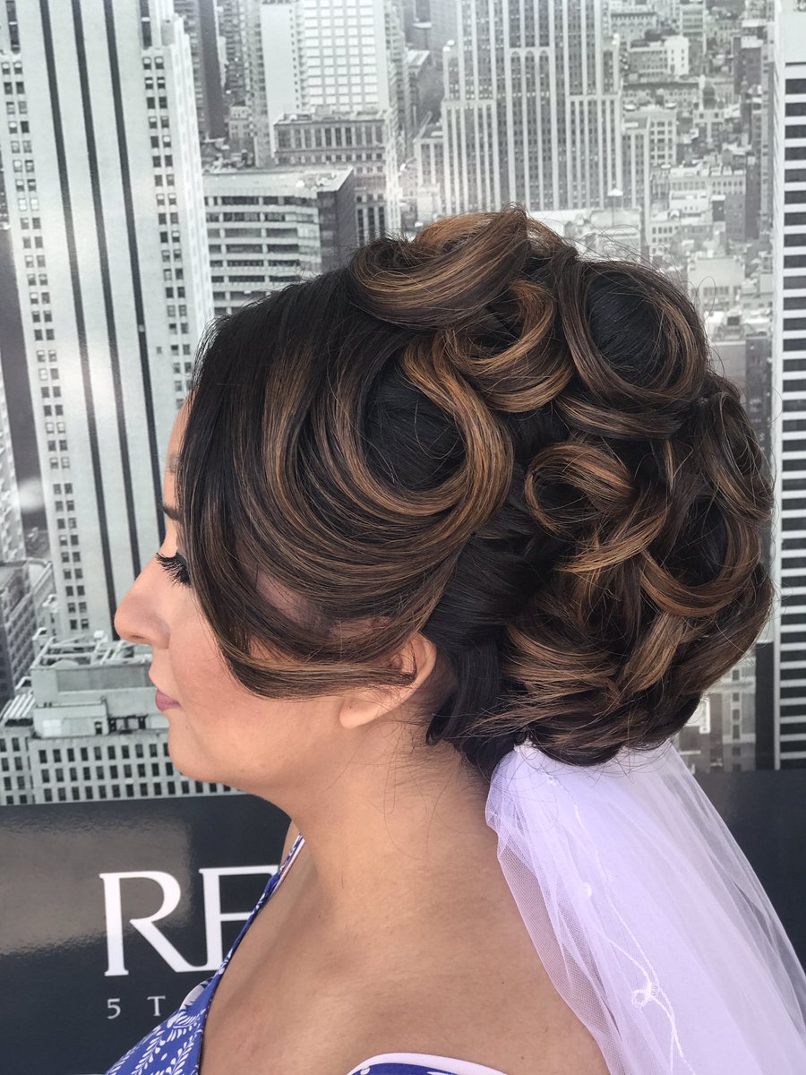 DivasXpress's tweet photo. Beautiful Wedding #updo for our amazing Client and friend. We wish you the best in your next step in life ....
#welovewhatwedo #wedding #upd https://t.co/jbXPrBw2r7