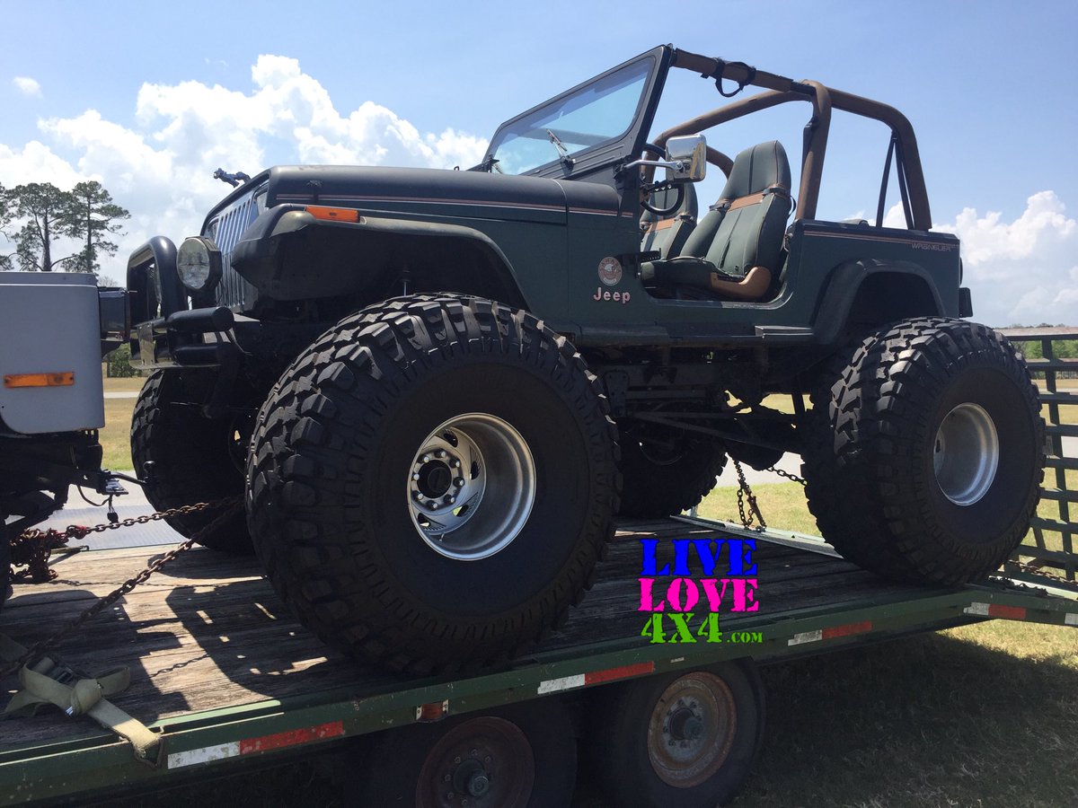 LiveLoveJeep's tweet photo. #JeepBeach2017 #jeepbeach #jeep #jeeplife #jeepfamily #yj #cj #4X4 #livelovejeep #livelove4X4 #jeepbeef https://t.co/FTC04cKl0F