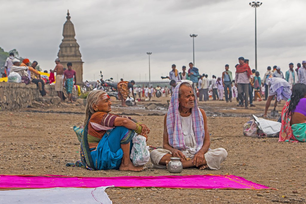 MarathiRT's tweet photo. जन्म घेणे लागे वासनेच्या संगे 
तेचि झालीं अंगे हरिरूप
हरिरूप झाले जाणीव हरपले 
मीतूपणा गेले हरीचे ठायी
हरिरूप ध्यानी हरिरूप मनी https://t.co/9LbOvDvGG0