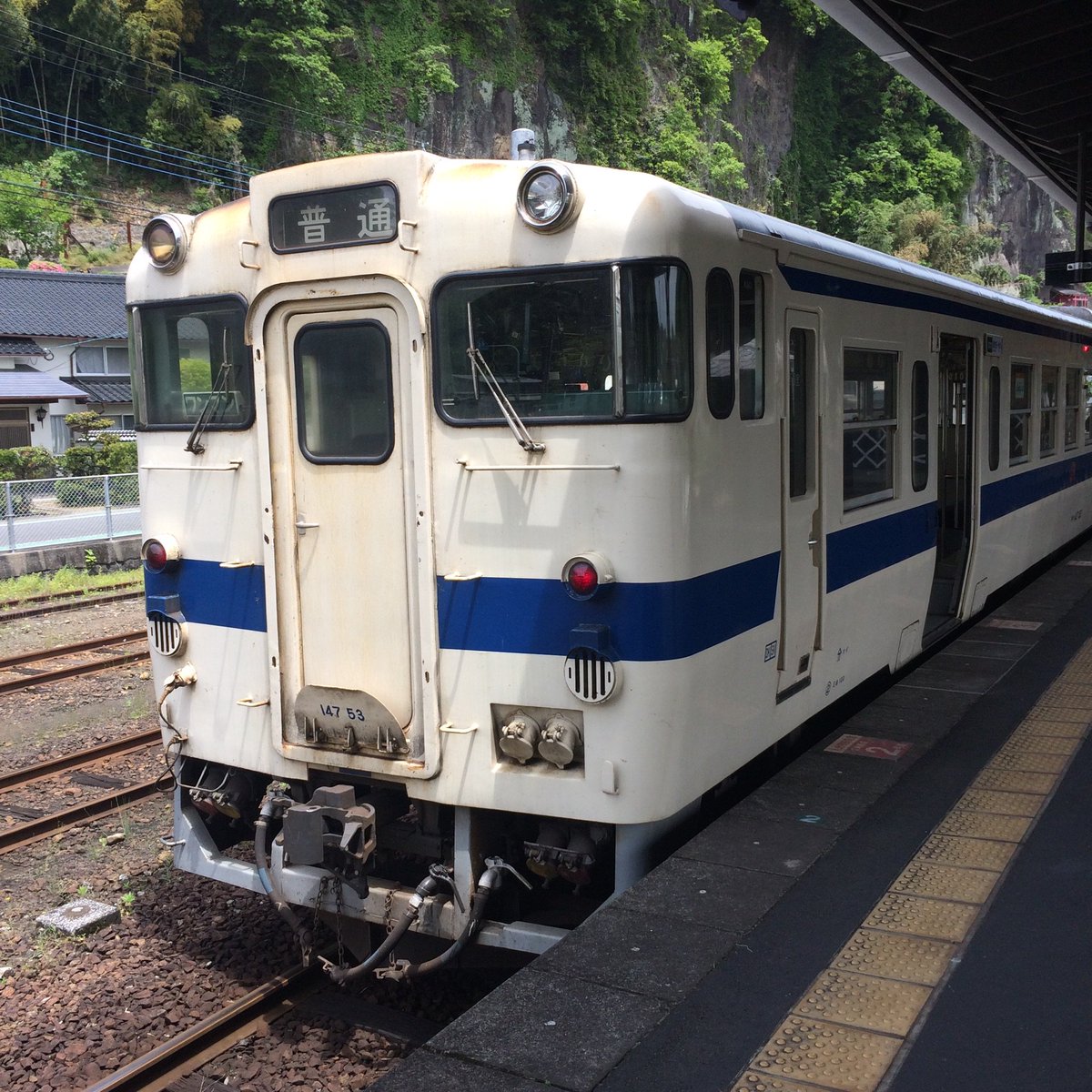 트위터의 うえはらタロー フクオカ好いとぉ 님 豊後竹田駅から大分行きの列車は キハ125系とキハ147系併結の２両編成 Jr豊肥本線 豊後竹田駅
