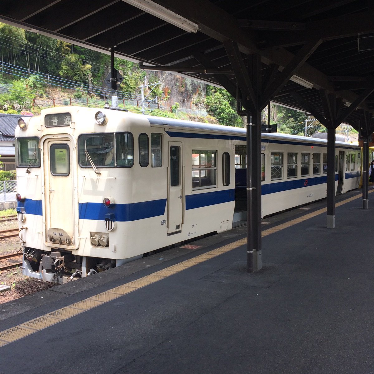 트위터의 うえはらタロー フクオカ好いとぉ 님 豊後竹田駅から大分行きの列車は キハ125系とキハ147系併結の２両編成 Jr豊肥本線 豊後竹田駅