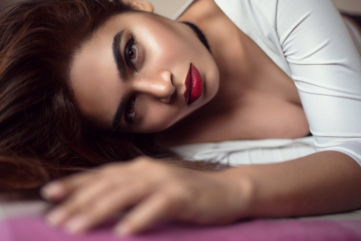 Shovhangini's tweet photo. #AnastasiaBeverlyHills #GlowKit #model #eyebrows https://t.co/OOvYyAEUOr