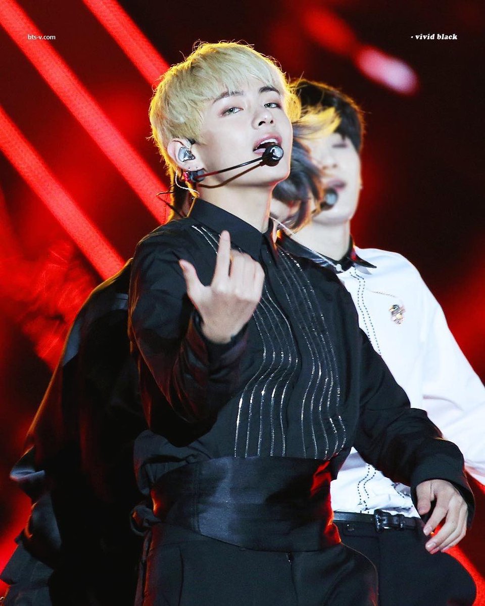 Kookie_oVerload's tweet photo. RT if you love Taehyung 💕
•
I vote for @BTS_twt for #BBMAs 
•
#BTSWingstourinmanila #BTS #Bangtan #BBMAsBTS #Taehyung #V #Kpop #Korea https://t.co/nER8WyRY6D