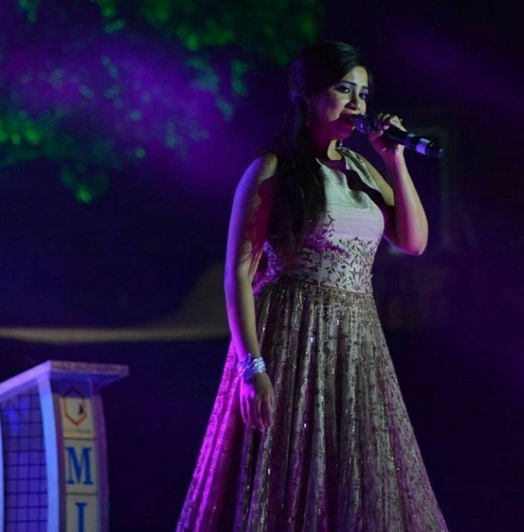 reshal_135's tweet photo. @shreyaghoshal #sentia2K17 #Throwback #Adaytoremember β€ππβ€ππ https://t.co/NSvycRCcYW