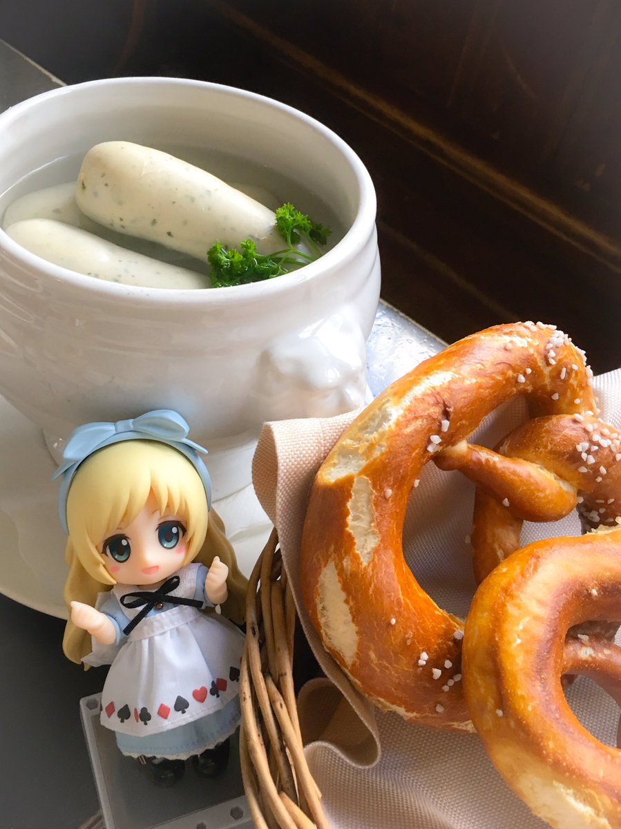 تويتر キューポッシュ公式 على تويتر 白ソーセージ プレッツェル 白ビールがバイエルン州の伝統的な朝食 特に白ソーセージ は午前中に食べることが多くて ソーセージは教会の正午の鐘を聞くことを許されない ということわざがあるくらいなんだって キュー