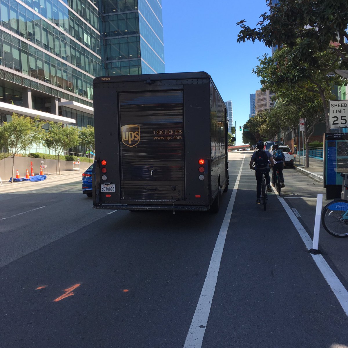 mddove's tweet photo. A welcome change of pace! Kudos to this @UPS driver for parking next to, not in the bike lane 👍 https://t.co/dLwEwR6usf