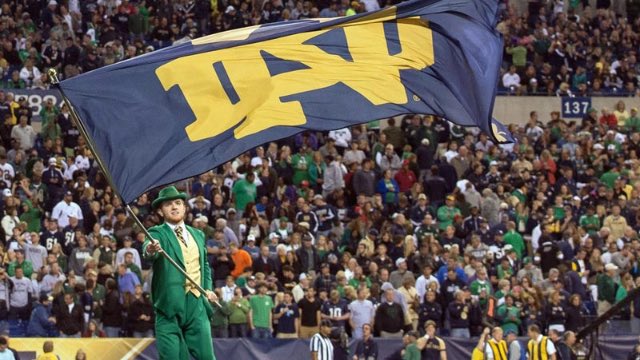 herecometheiris's tweet image. RETWEET if you love Notre Dame Football ☘☘☘