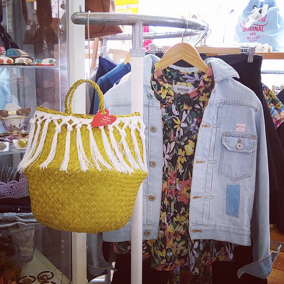 zakkakantetsu's tweet photo. #Tassel basket #bag 2200yen+tax
#Vaious jeanjacket 20000yen+tax
Flower design #shirt 8800yen+tax
#5月14日 は #母の日 です♪
#母の日プレゼント
#母の日の贈り物 https://t.co/QLTnJm9azi