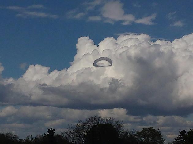 deZabedrosky's tweet photo. "Rosquilla" en la Cumulonimbus sobre Düsseldorf #Alemania el 26.04.2017 por Norbert Furhmann. #seltsames #Phänomen #Wolke #Kreis #Germany https://t.co/553JN1gxeT