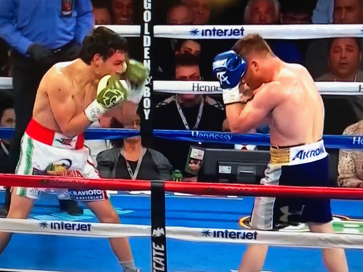 PeriodicoCorreo's tweet photo. #Marcador #CaneloVs Chávez
3er Round
Chávez, más agresivo, conecta algunos golpes y Canelo comienza a avanzar https://t.co/DcHmcnJ7IS