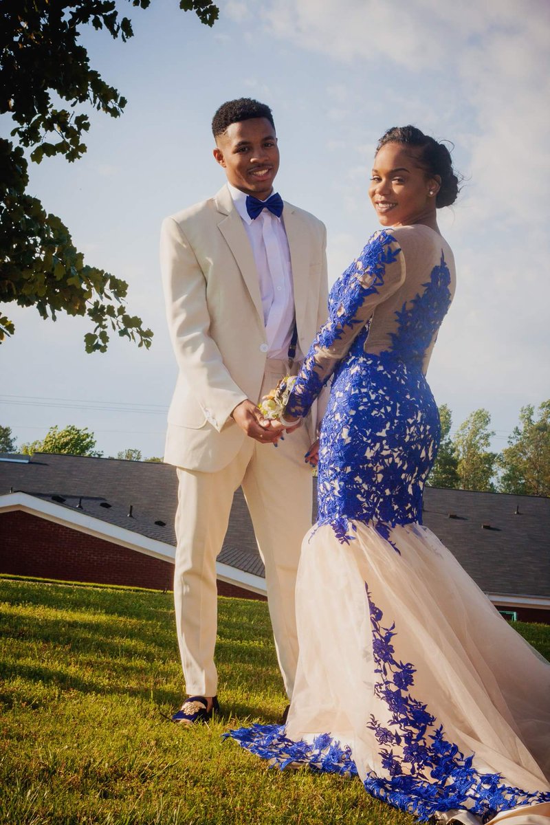 Peaches_NoChill's tweet photo. Awww they killin'em.  Prom photo shoot. @Demee___ #prom2k17 #peacheskids #proudmama https://t.co/He6EqCiq8x