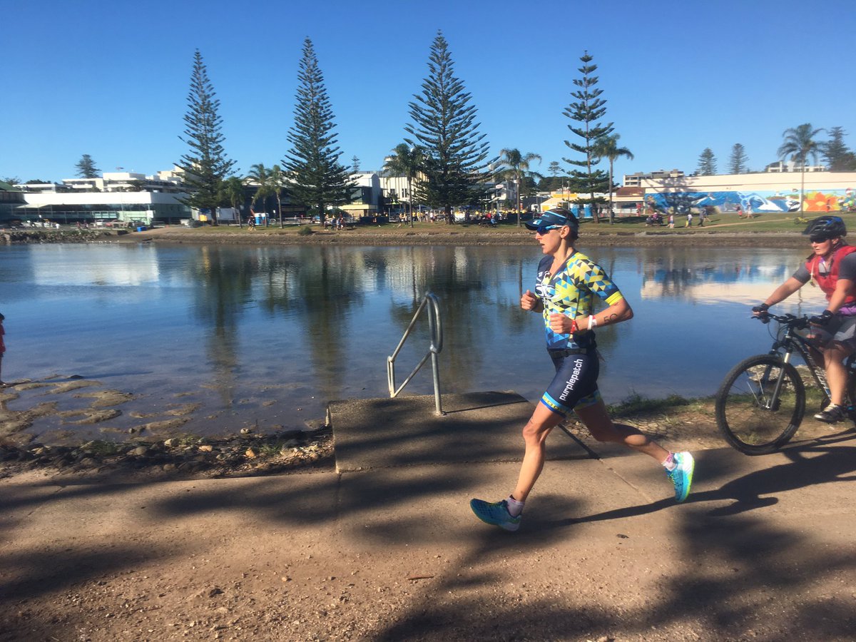 the_fonginator's tweet photo. When I grow up, I wanna run like @lmsiddall 👏🏽 3rd lap of the marathon #IMOZ #IMPortMac https://t.co/eGDXX4N0zw