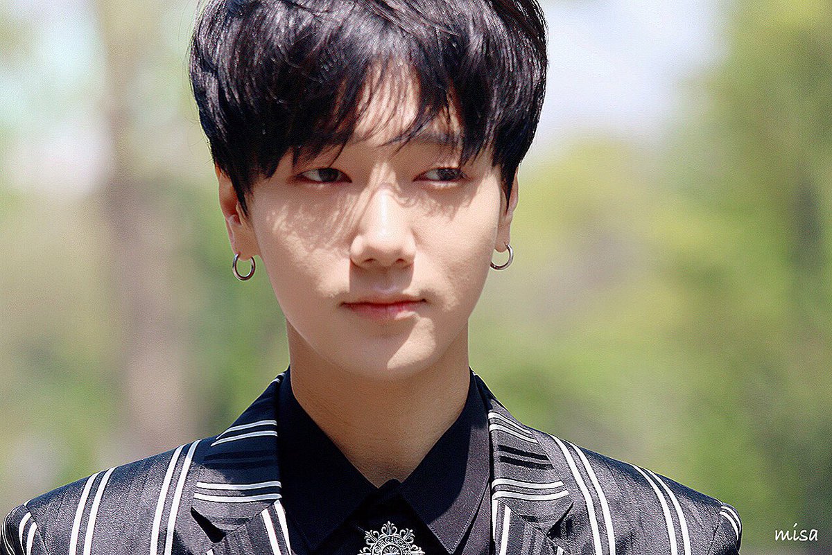 worldwmisa's tweet photo. 【20170421 출근길】 #뮤직뱅크  #출근 #예성 #Yesung #봄날의소나기 #SpringFalling @shfly3424 https://t.co/6tPxgWochH