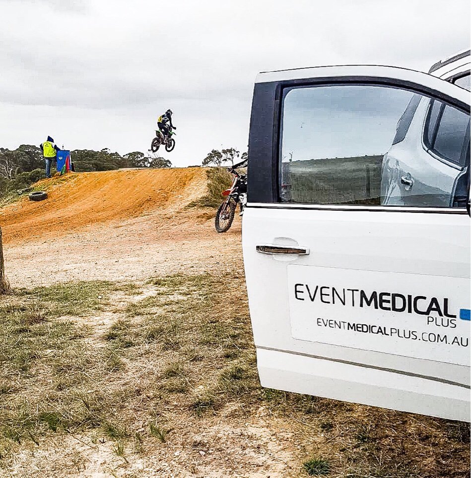EventMedPlus's tweet photo. Ethanol-fuelled action at @MudnTarsMCC's Ride Day at #Parawa today. #motox #mudntarsmcc https://t.co/rhETz7C7LO