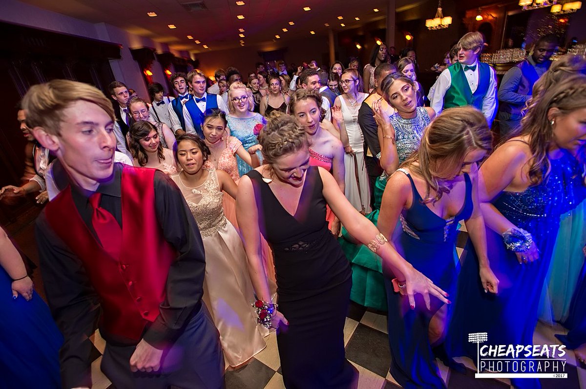 CheapSeatsPhoto's tweet photo. #ChaChaSlide #CavalierStyle @BishopDuBourg @FearTheCavalier #Prom2017 
#DancingCavs https://t.co/qmEJIWfabZ