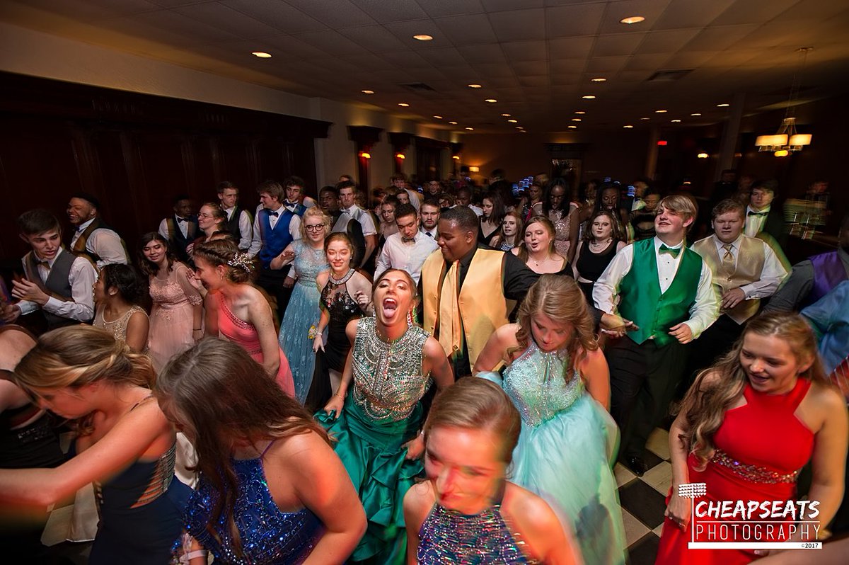 CheapSeatsPhoto's tweet photo. #ChaChaSlide #CavalierStyle @BishopDuBourg @FearTheCavalier #Prom2017 
#DancingCavs https://t.co/qmEJIWfabZ