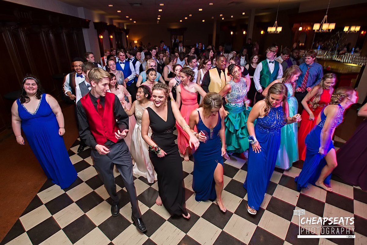 CheapSeatsPhoto's tweet photo. #ChaChaSlide #CavalierStyle @BishopDuBourg @FearTheCavalier #Prom2017 
#DancingCavs https://t.co/qmEJIWfabZ