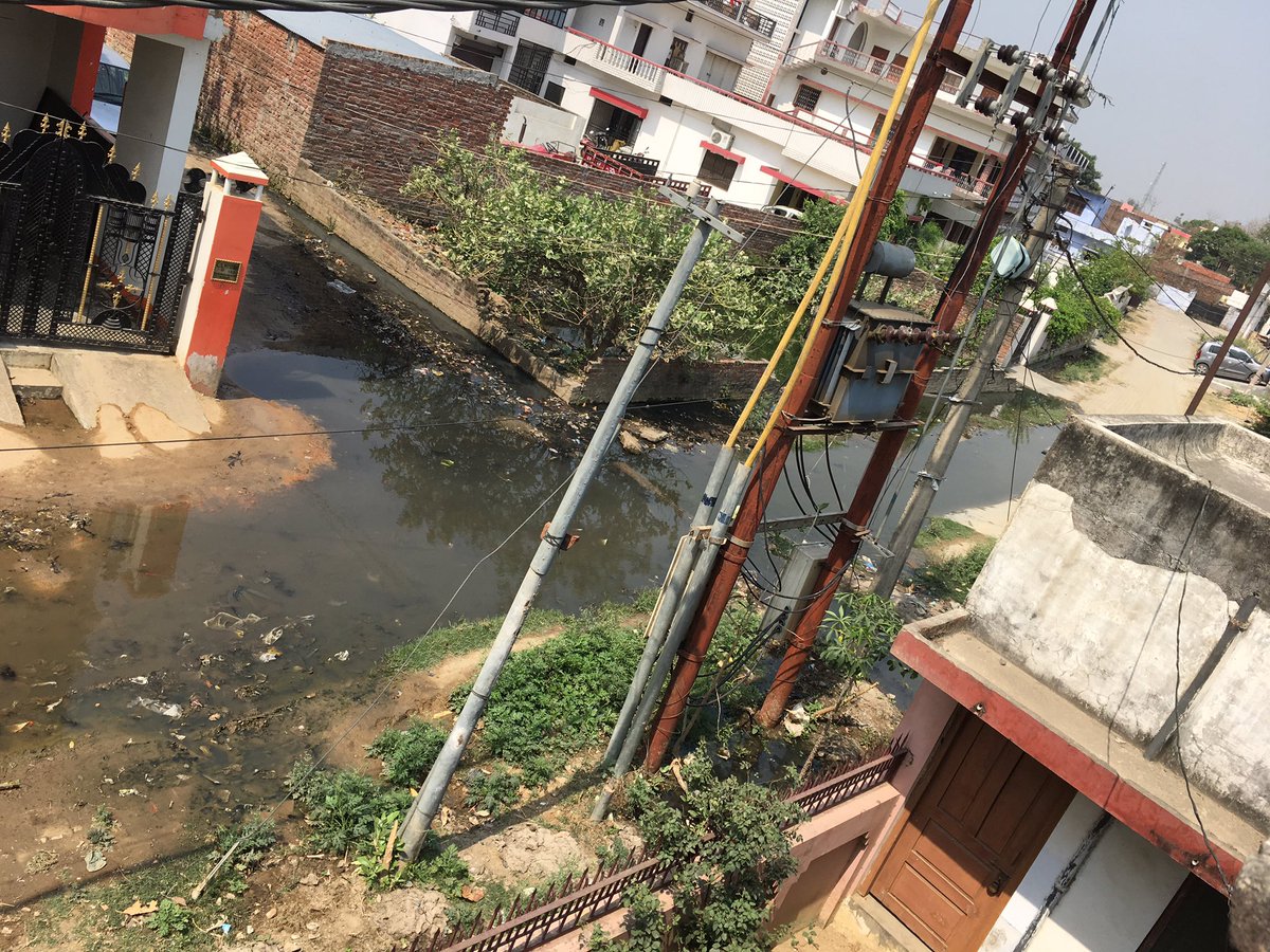 Amit_Misra's tweet photo. Dear @CMOfficeUP @anupmajaisbjp. Need ur hlp in fxing drnage systm here.#cleanBahraich #SwachhBharat #SwachhSurvekshan2017 #letscleanup https://t.co/3VJXMVlMId