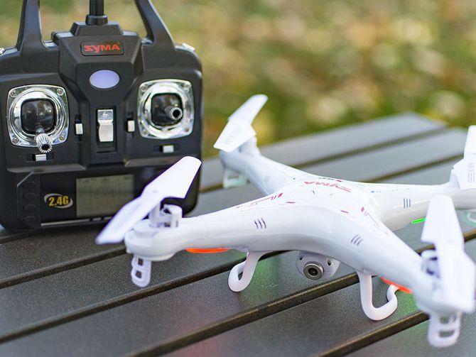 CNET's tweet image. 7 things you should know before buying your first drone cnet.co/2pSOJpY