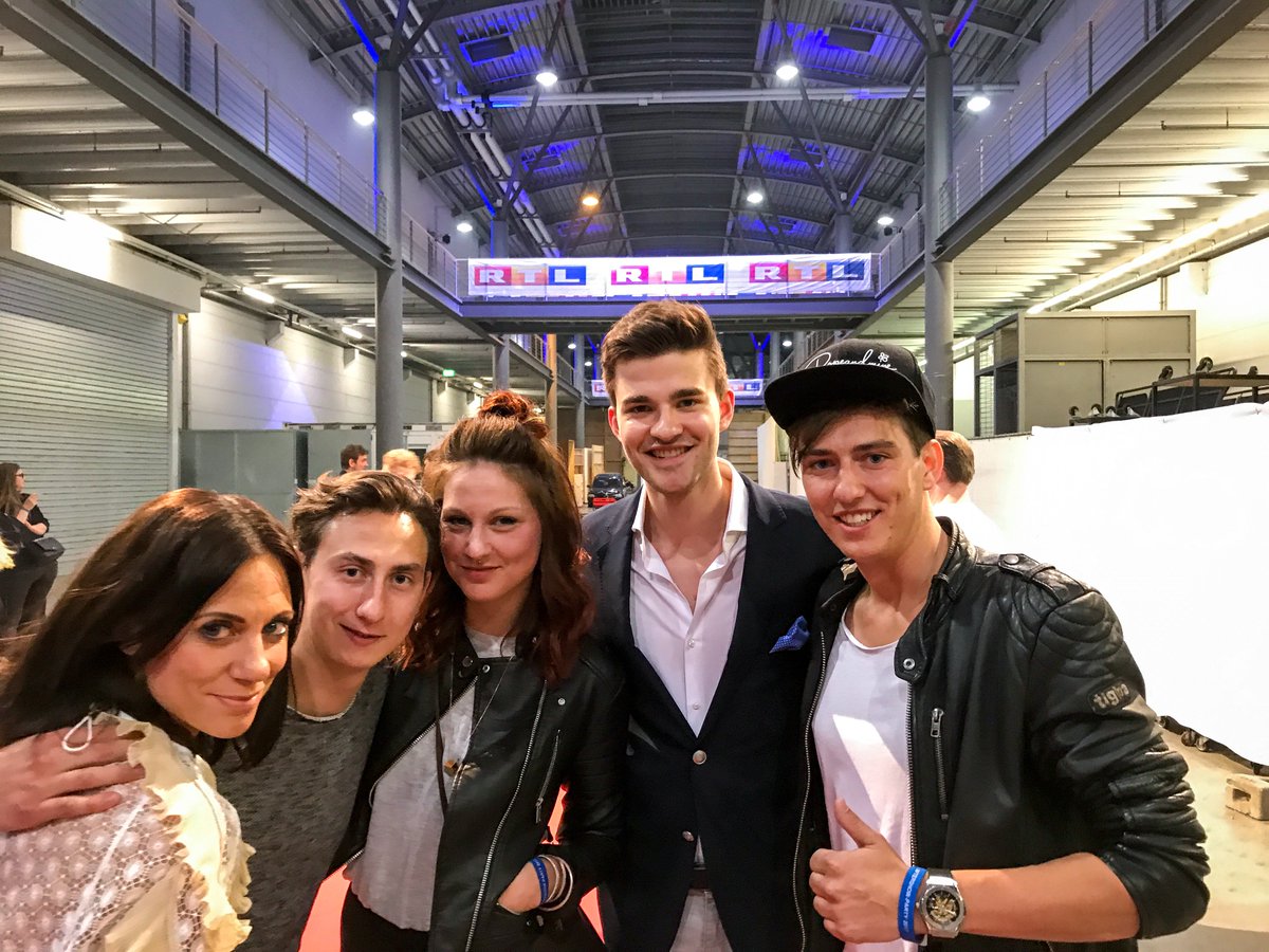 PMoelleken's tweet photo. Wiedersehen auf der #DSDS #AftershowParty! 🎉
@RTLde @UFA_ShowFactual
#Filmcrew #DSDSFinale #RTL #UFAShowFactual #MMCStudios #Coloneum #Köln https://t.co/ZTCbraLxfo