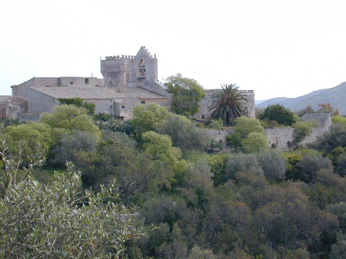 SicilyJohn's tweet photo. Searching for a stunning affordable Castle in Sicily then visit us @ https://t.co/Xzq6WKXEGV https://t.co/8hGN7VyMKe