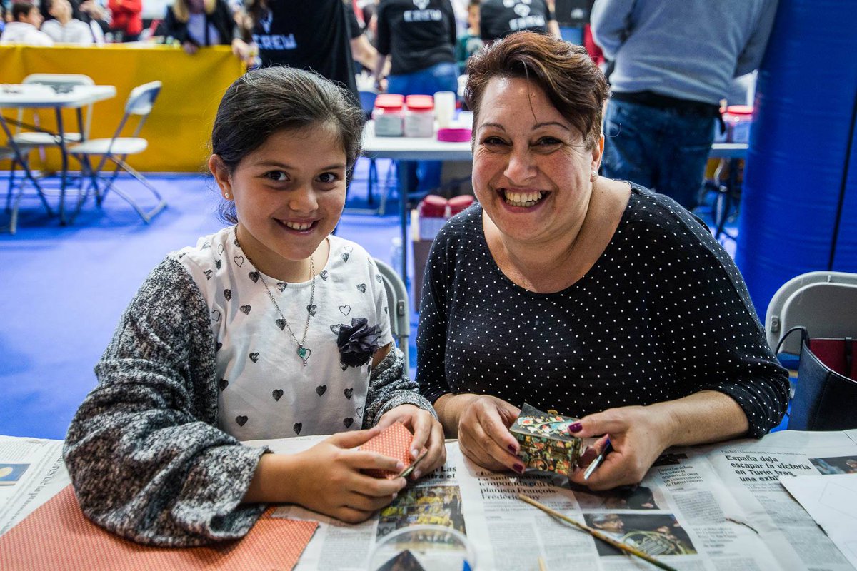 Tú, que aprendiste a hacer Hama conmigo, que sabes que un juego online no se puede pausar. Tú, que me lo has dado todo.

#FelizDíaDeLaMadre