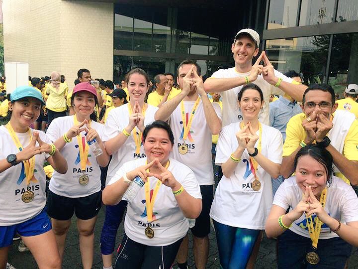 edtnrd_'s tweet photo. French Embassy team at #EUASEANRun le t-shirt blanc pour promouvoir la candidature de Paris en faisant du sport 🇫🇷French team, dream team ! https://t.co/wuEIPg3GwF