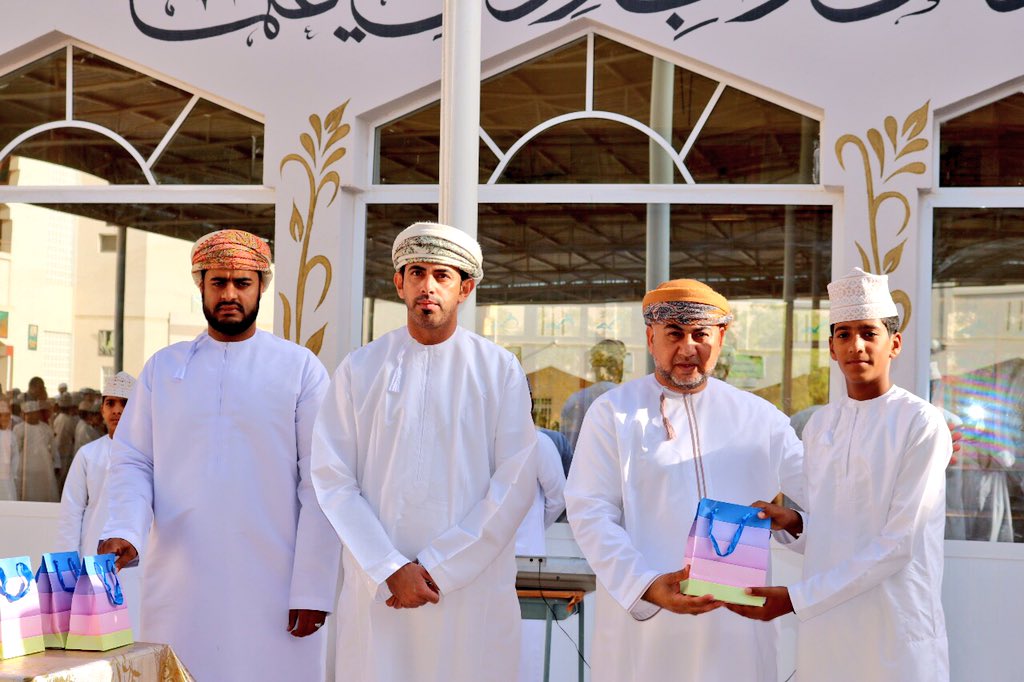 تكريم الصفوف الفائزة بمسابقة أميز صف في مادة الرياضيات للعام الدراسي 2016 / 2017م