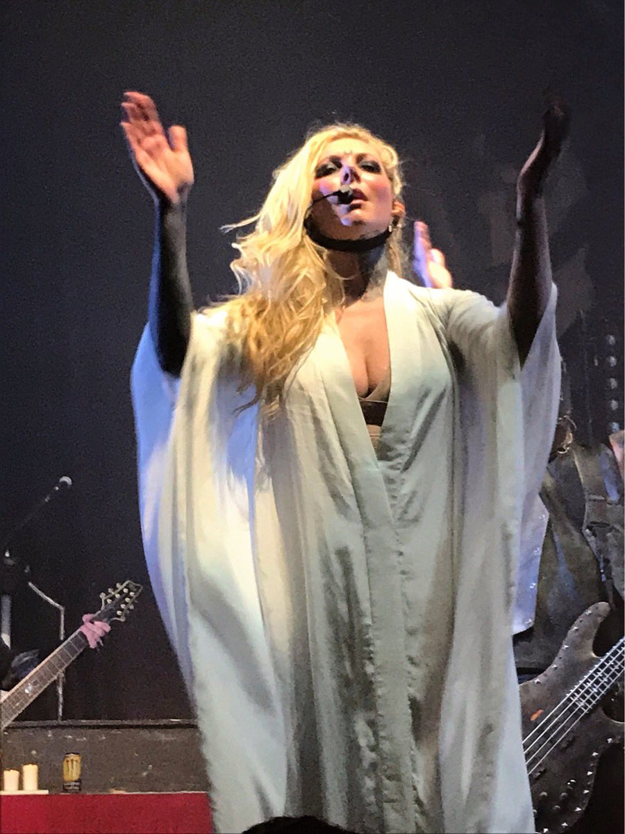 m3rmaid_m0tel's tweet photo. Thank you @MariaBrink, for your stunning performance! You are so kindhearted and talented! I couldn't even tell you were sick.♥️ #5May2017 https://t.co/y37oLG9Uyr