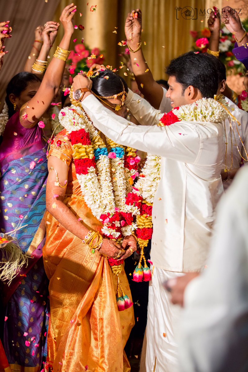 MomentzStudio's tweet photo. The moment waiting for 
#momentzphotography #indianwedding #tamil #traditional #tamilbride  #southindianwedding #weddingphotographers https://t.co/TjTOYS3FA3