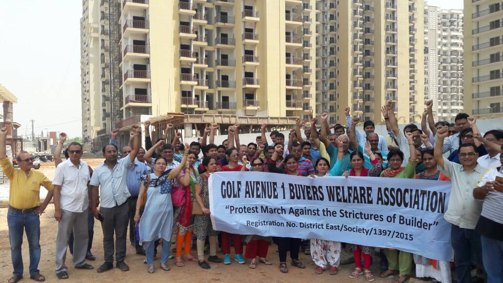 AbhishekBh2412's tweet photo. Protest against AIMS builder in Sector 75 Noida. Project delayed 3 years, layout changed, worst quality. Yogiji please help https://t.co/UI5VoxcaES