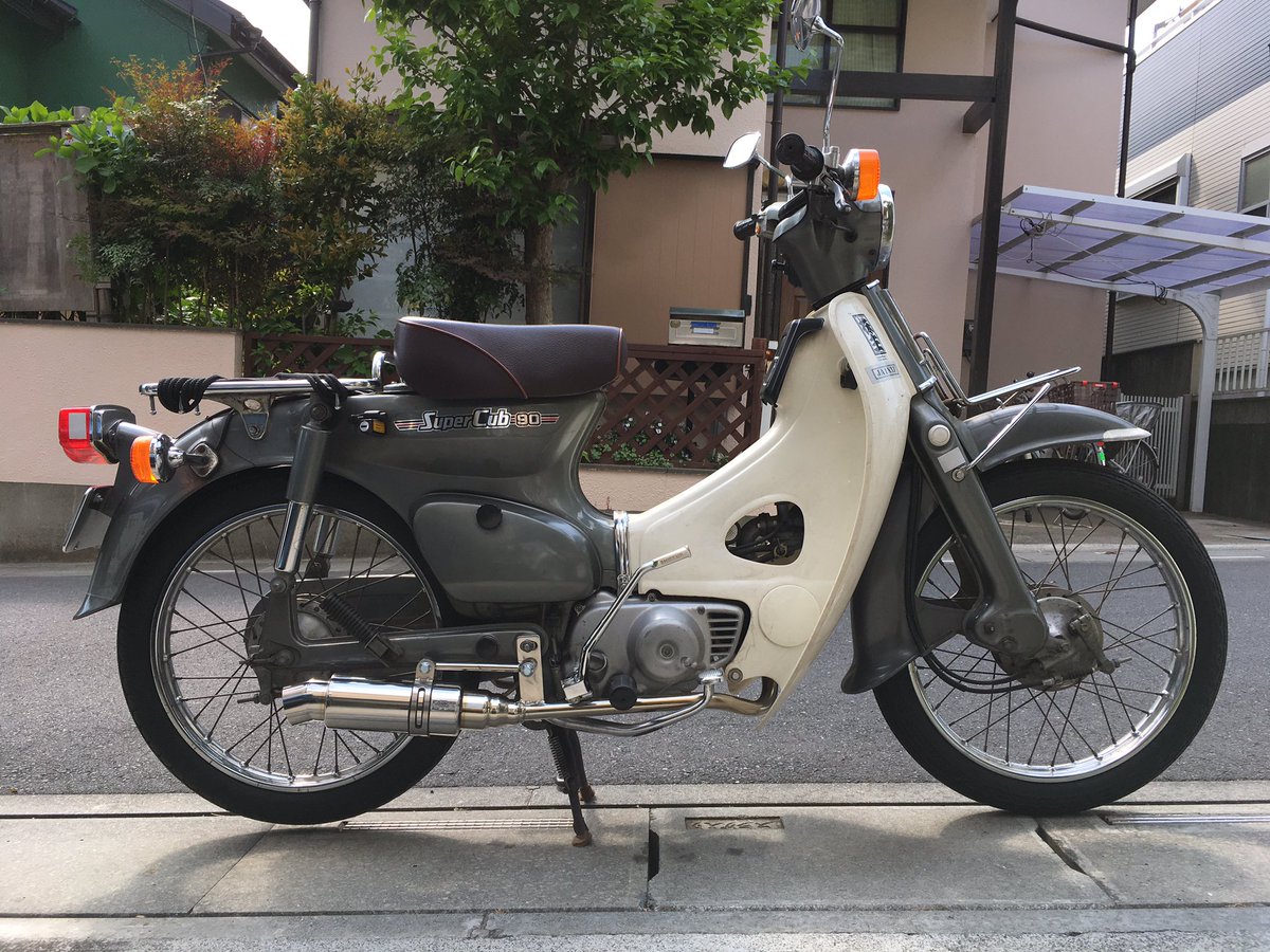 ট ইট র 70 かもめカブ C90a近況 抜けすぎだったb級品モナカマフラーが錆びてきたので ステンレス製マフラーに交換 排圧よし 音よし キックペダルが干渉したので 社外品に交換 かもめ最終型のトレードマークの 黒いエアクリカバーがひび割れたので