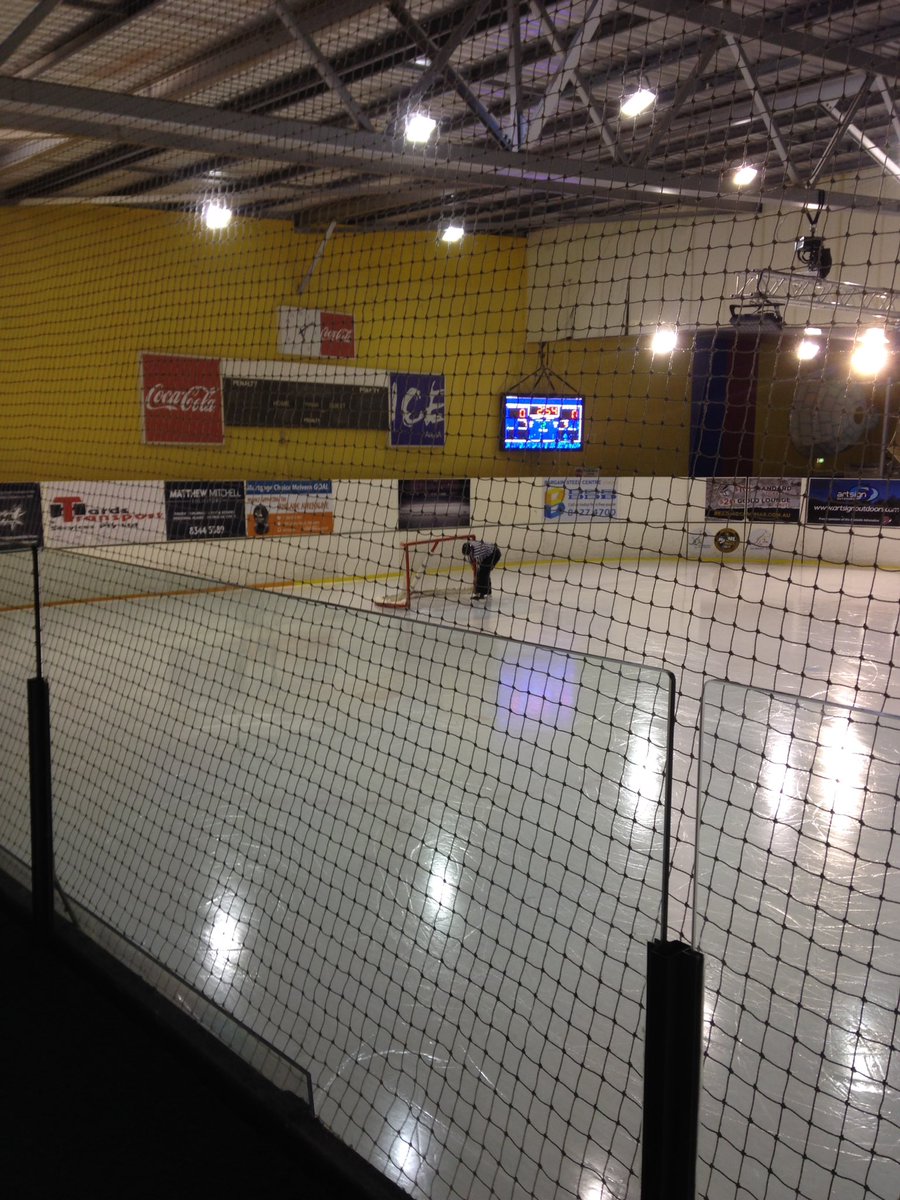 GoGoBenBen's tweet image. Most important part of the game today? #kickitlikeketlo #AdelaidevsIceDogs #AIHL #kicklothegoalie